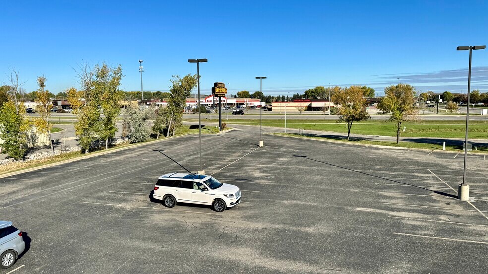 More Photos Of 3333 Hwy 10 E, Moorhead Restaurant For Lease