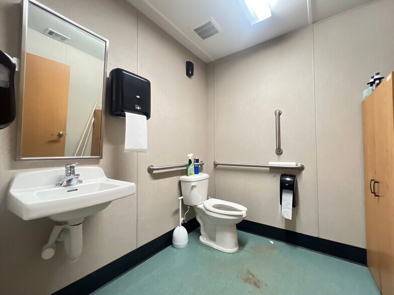 More Photos Of 629 Spruce Street, Sault Sainte Marie Industrial For Sale