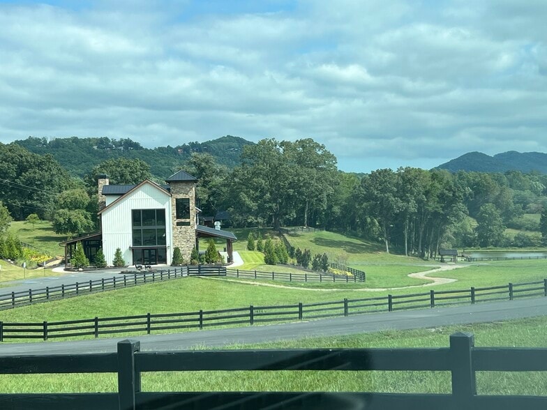 More Photos Of 1019 Hardscrabble Rd, Mineral Bluff Winery Vineyard For Sale