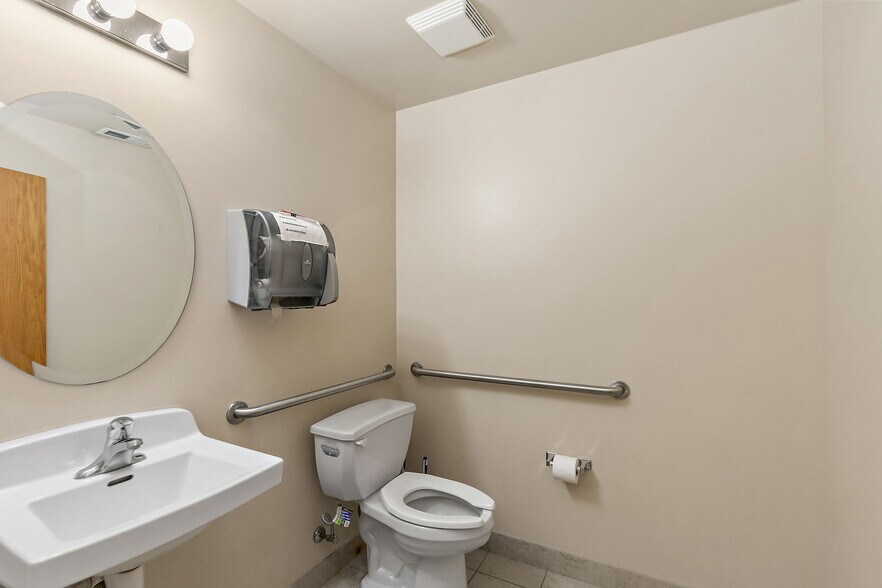 More Photos Of 129 Commercial Dr, Yorkville General Retail For Lease