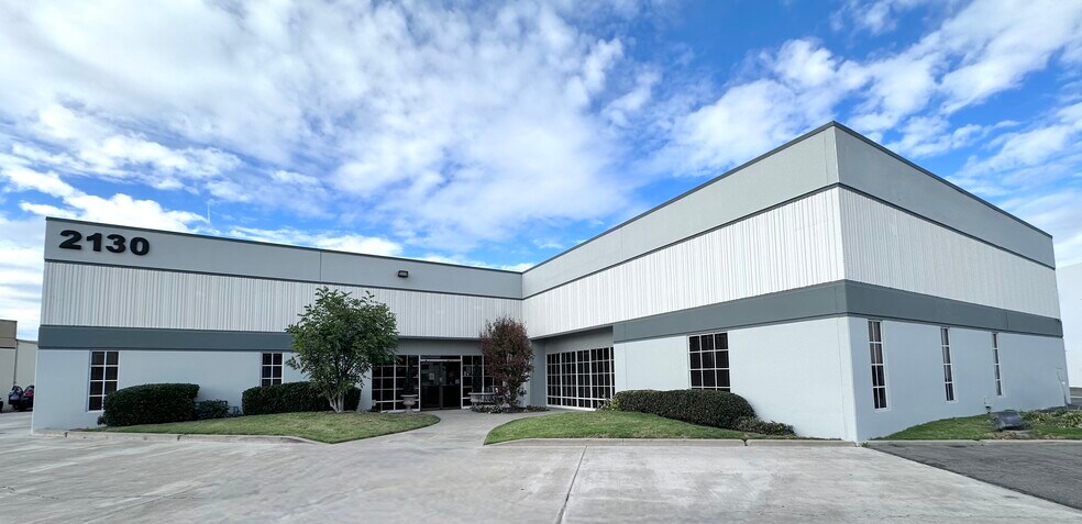 More Photos Of 2130-2138 Ritchey St, Santa Ana Showroom For Lease