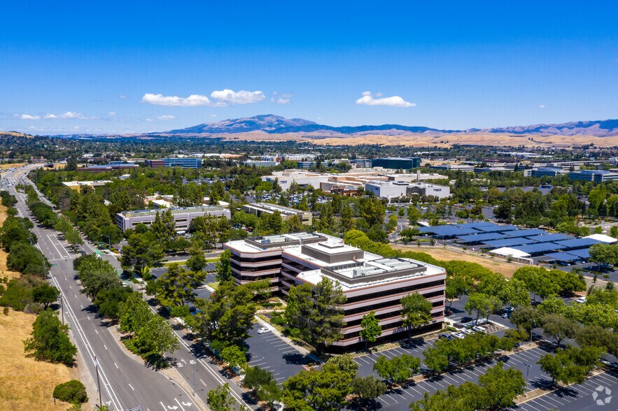 More Photos Of 7901 Stoneridge Dr, Pleasanton Office For Lease