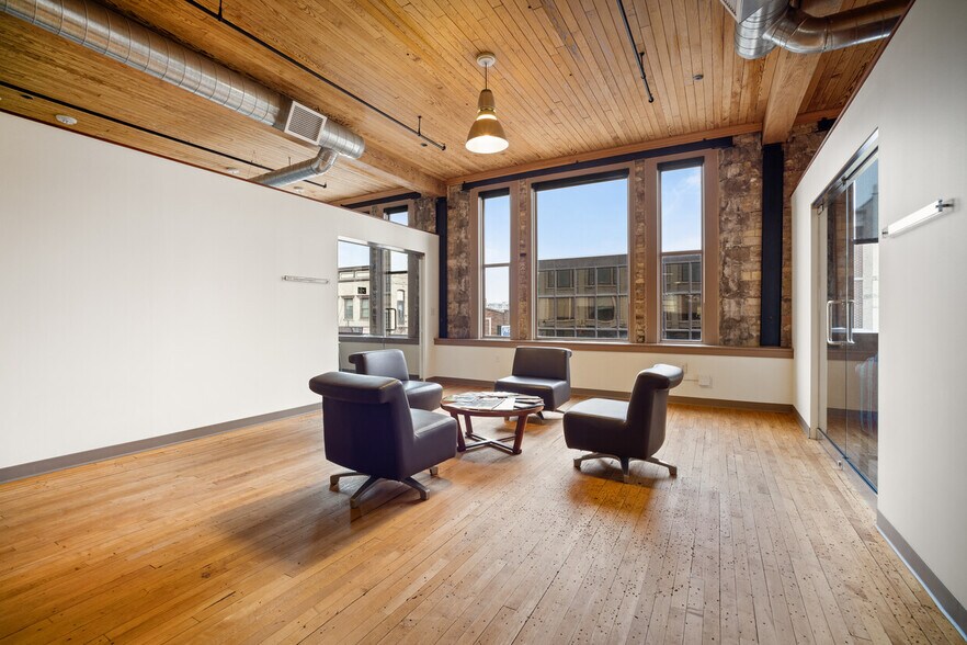 More Photos Of 211 N Franklin St, Port Washington Office For Lease