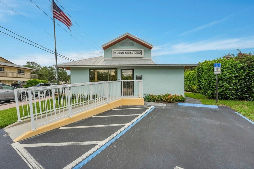 Primary Photo Of 101 SE Martin Luther King Jr Blvd, Stuart Office For Sale