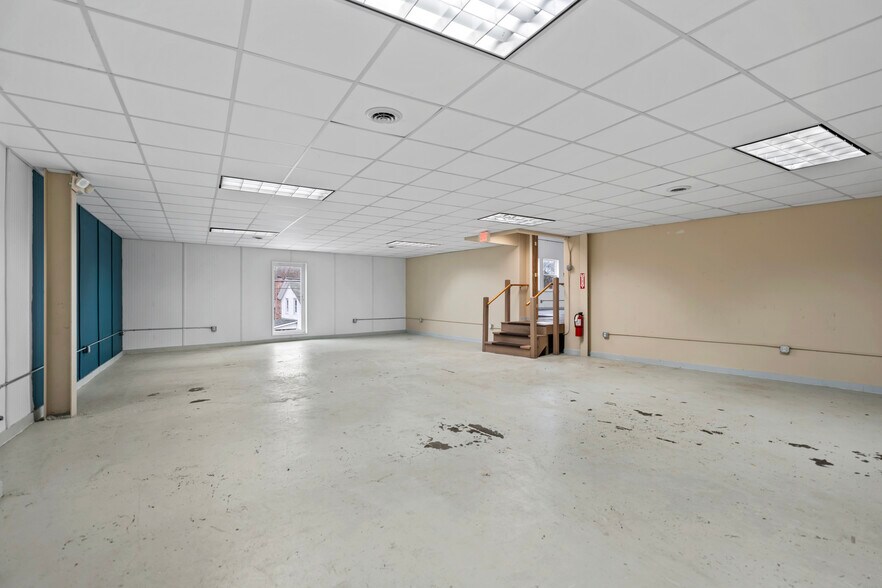 More Photos Of 27 Kent St, Ballston Spa Warehouse For Lease