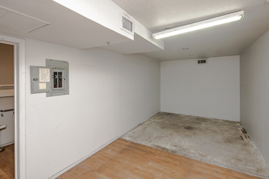 More Photos Of 1950 Centers Ave, Lake Havasu City Warehouse For Lease