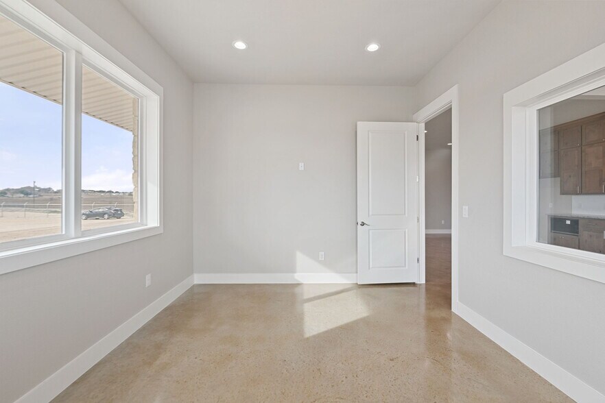 More Photos Of 2350 County Road 311, Jarrell Industrial For Lease