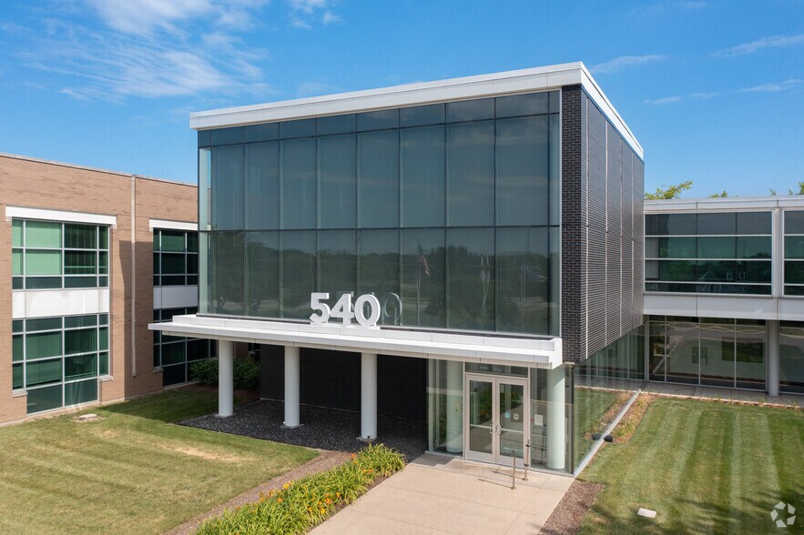 More Photos Of 540 W Northwest Hwy, Barrington Unknown For Lease