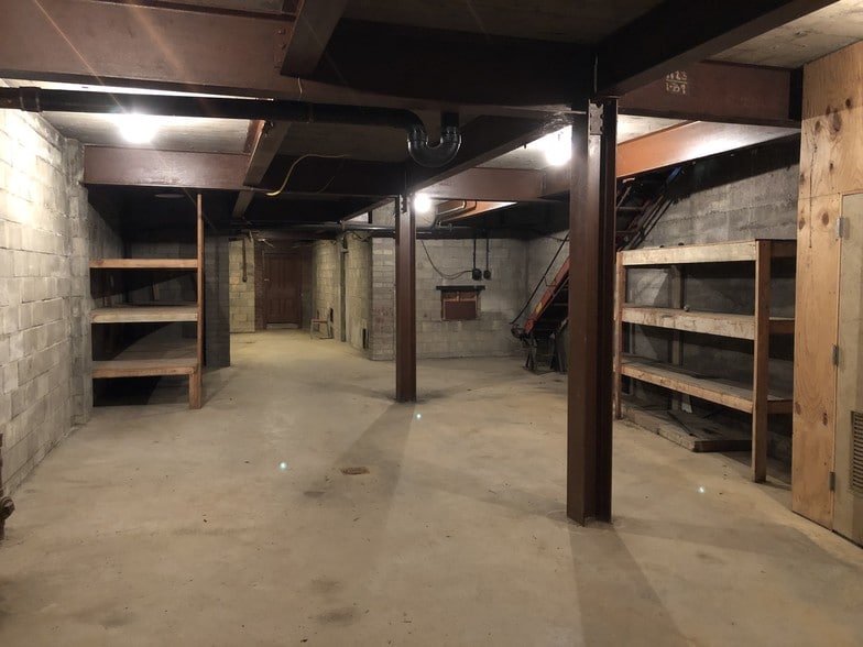 More Photos Of 3B Walnut St, Etna Light Manufacturing For Lease