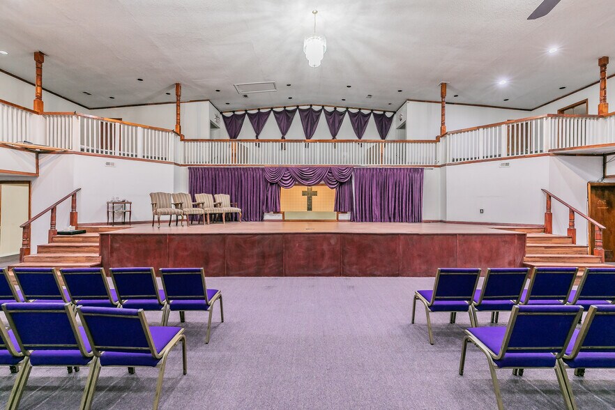 More Photos Of 5007 Ivy Ln, Dallas Religious Facility For Sale