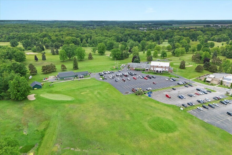 More Photos Of 9512 E Lippincott Blvd, Davison Golf Course Driving Range For Sale