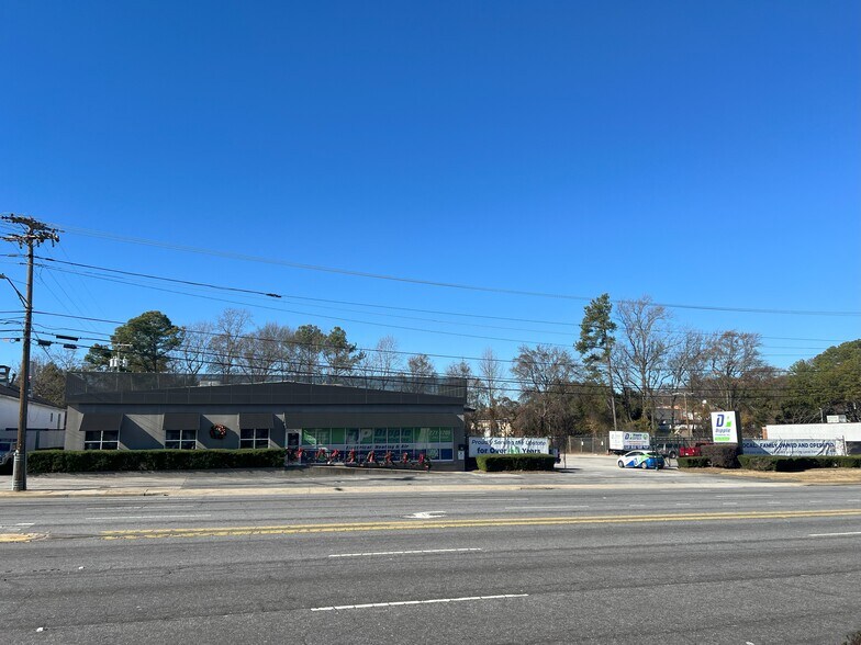 More Photos Of 211 N Pleasantburg Dr, Greenville Light Manufacturing For Lease