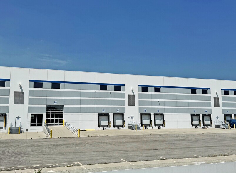 More Photos Of 3835 Youngs Rd, Channahon Manufacturing For Lease