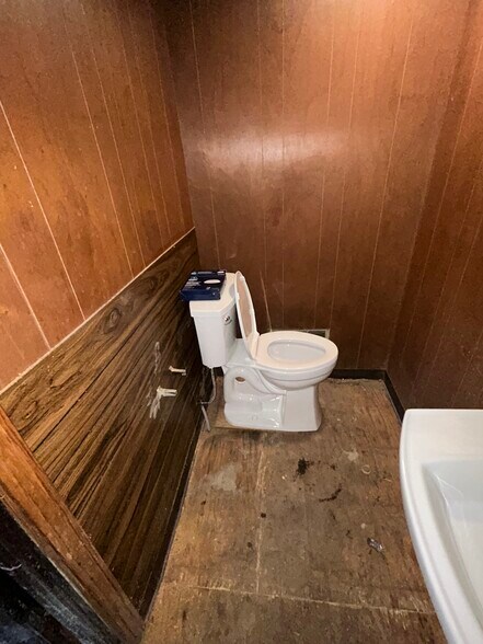 More Photos Of 7282 Columbus St, New Vienna General Retail For Lease