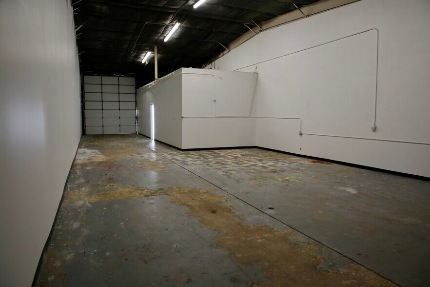 More Photos Of 405 Tillery St, Austin Distribution For Lease