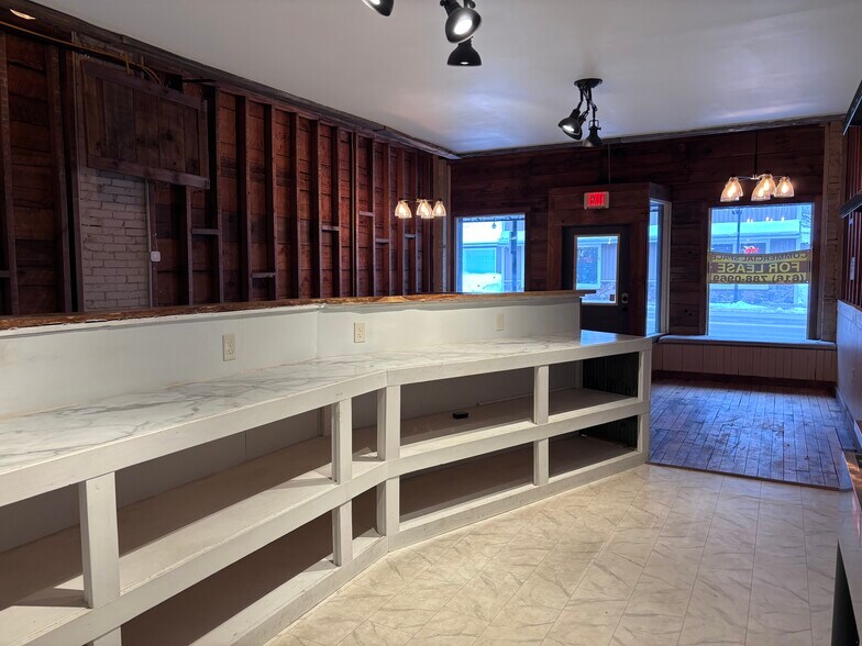 More Photos Of 73 W State Rd, Newaygo Storefront For Lease