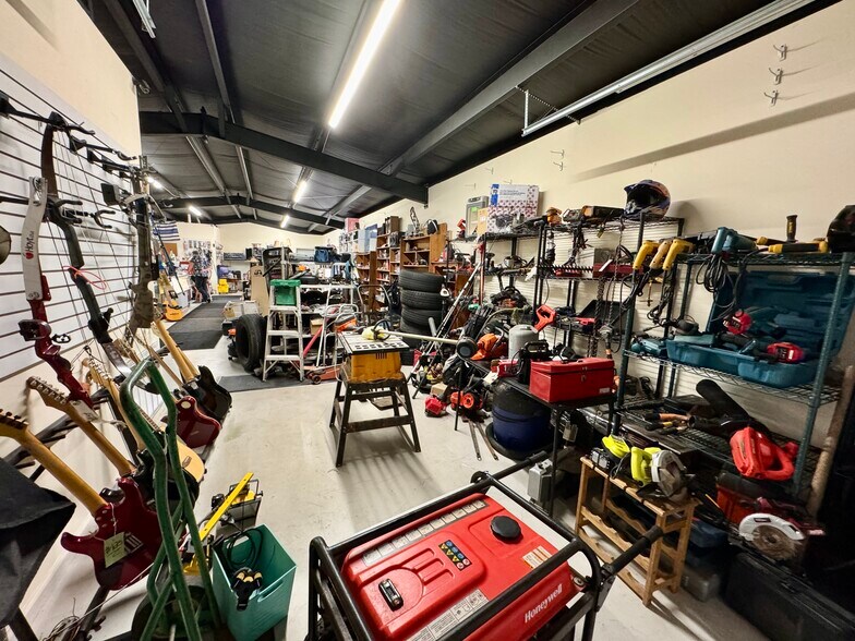 More Photos Of 300 W Broadway St, Morrilton Storefront For Sale