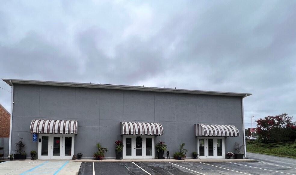 More Photos Of 812 W Wade Hampton Blvd, Greer Office Residential For Lease