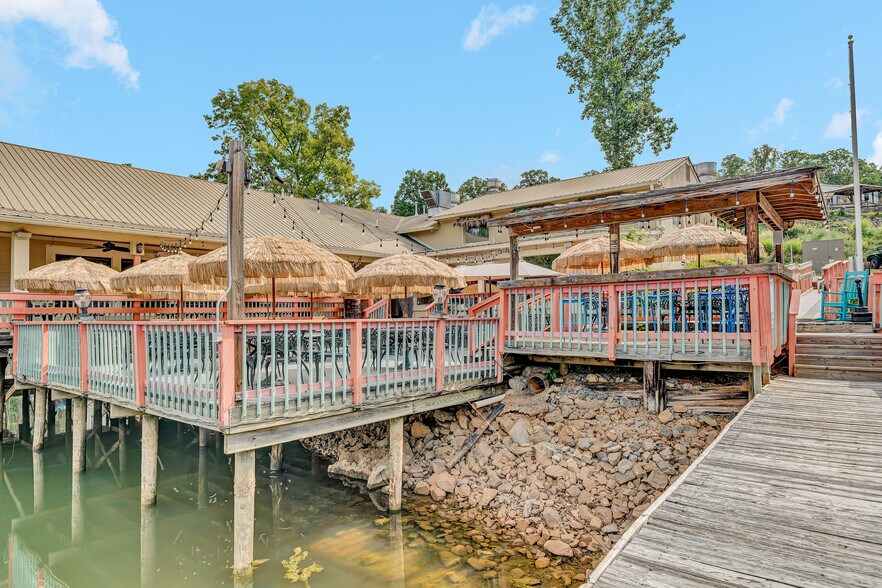 More Photos Of 1041 Harbour Inn Ln, Moneta Restaurant For Sale