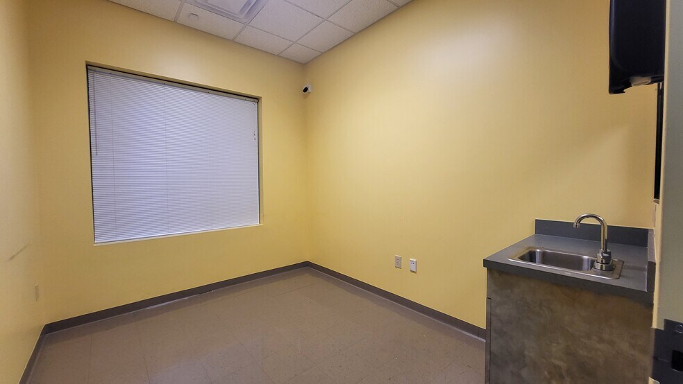 More Photos Of 812 Candy Park Rd, Pembroke Medical For Lease