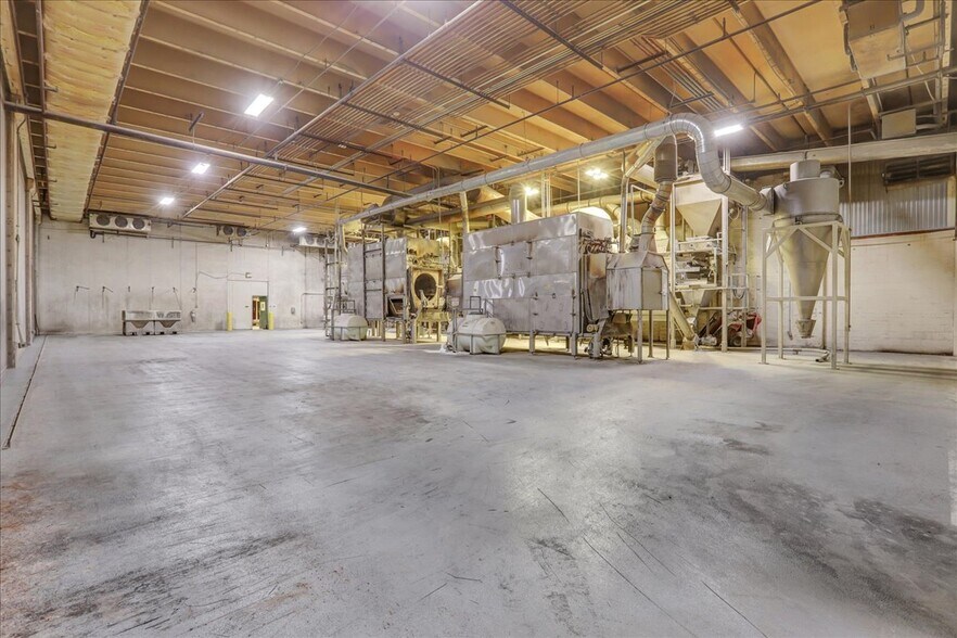More Photos Of 901 E 66th St, Lubbock Manufacturing For Sale