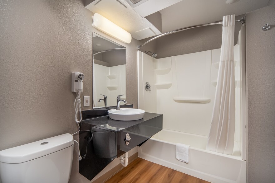 More Photos Of 750 Raintree Dr, Carlsbad Hotel For Sale