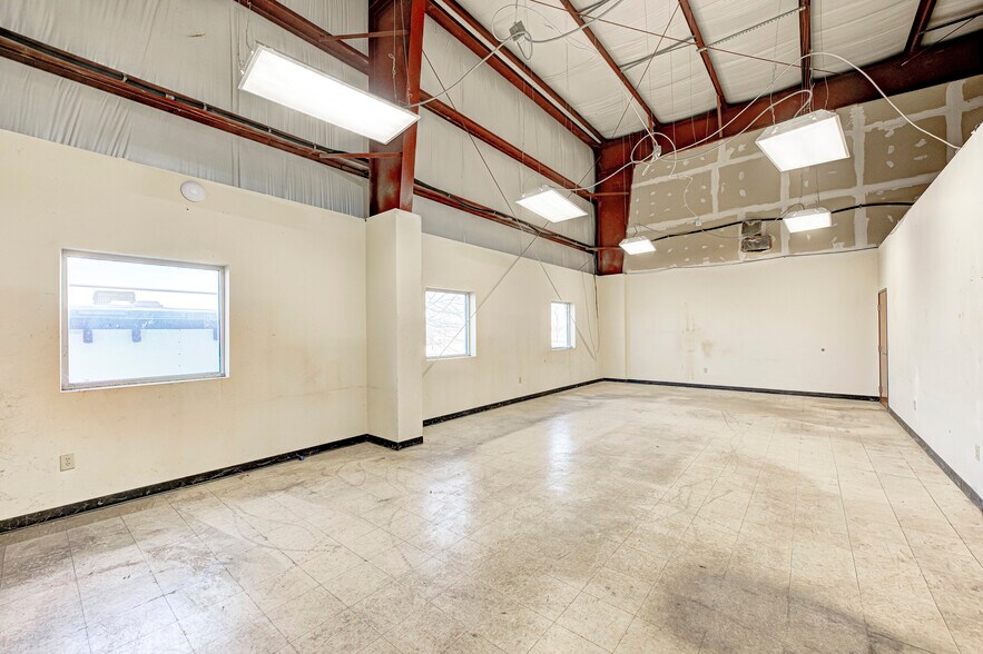 More Photos Of 1400 Commerce Pky, Franklin Warehouse For Lease