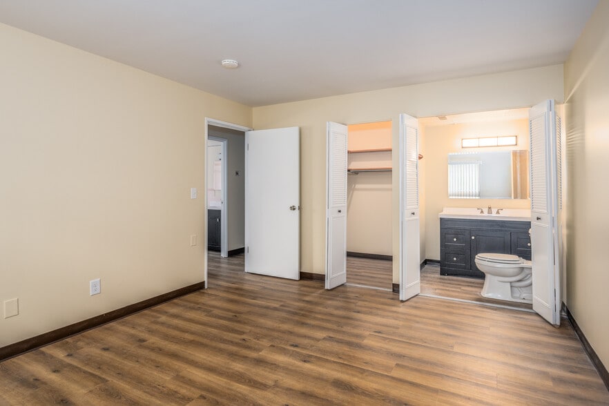 More Photos Of 3840 Applegate Ave, Cincinnati Apartments For Sale