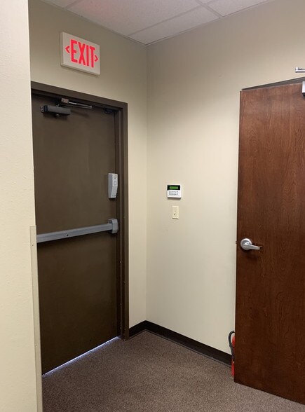 More Photos Of 444 Executive Center Blvd, El Paso Office For Lease