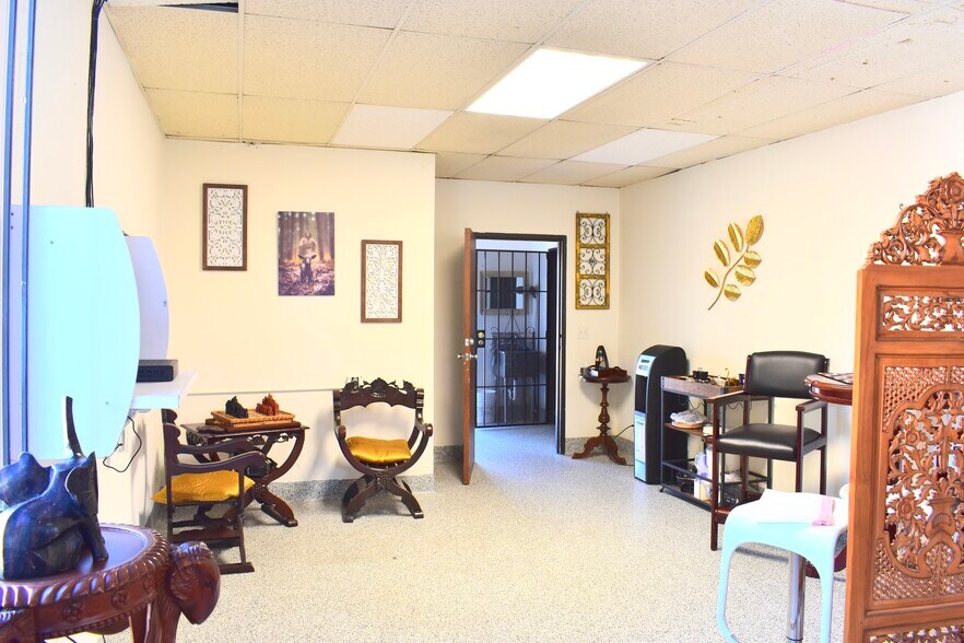 More Photos Of 14812 Paramount Blvd, Paramount Fast Food For Sale