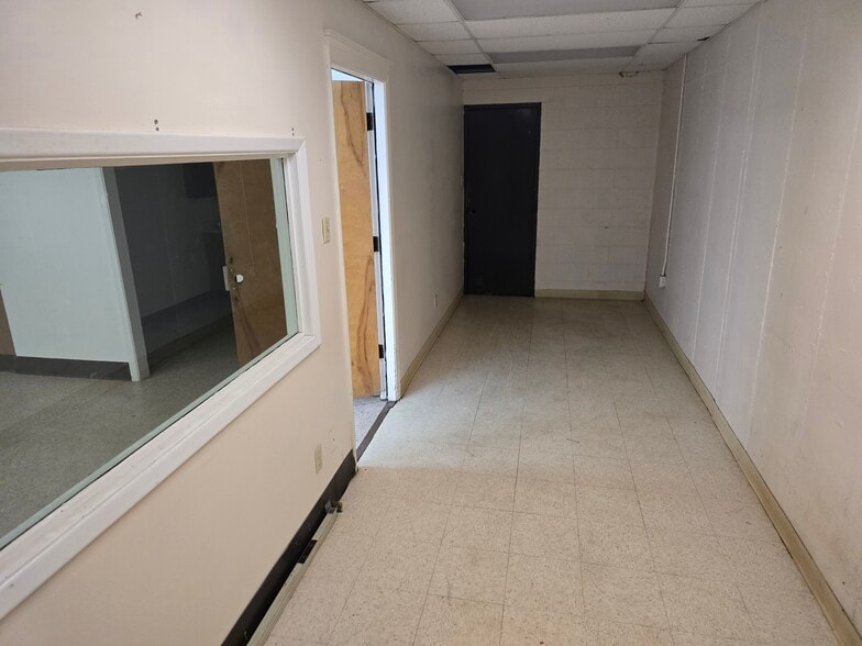 More Photos Of 91-195 Concord Plz, Saint Louis General Retail For Lease