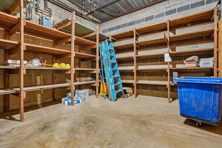 More Photos Of 6476-6492 Sligo Mill Rd, Takoma Park Warehouse For Lease