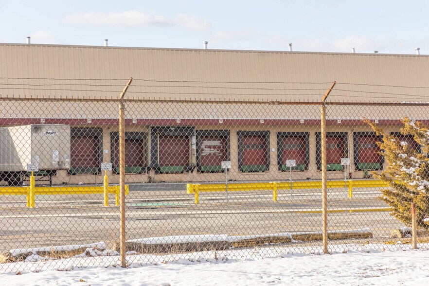 More Photos Of 50 Emjay Blvd, Brentwood Warehouse For Lease