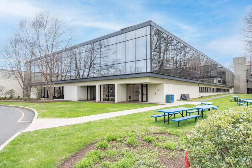 Primary Photo Of 710 Bridgeport Ave, Shelton Manufacturing For Lease