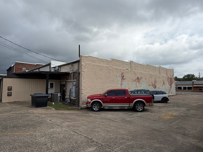 More Photos Of 615 Mena St, Mena Restaurant For Sale