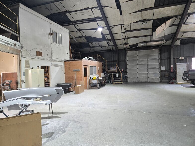 More Photos Of 390 N Front St, Coos Bay Industrial For Sale