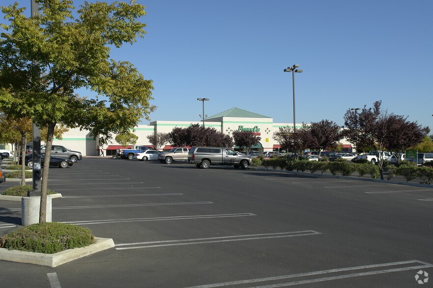 More Photos Of 1621 Columbus St, Bakersfield Unknown For Lease