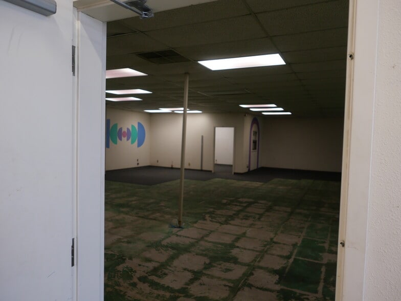 More Photos Of 1364 NE 3rd St, Oklahoma City Warehouse For Sale