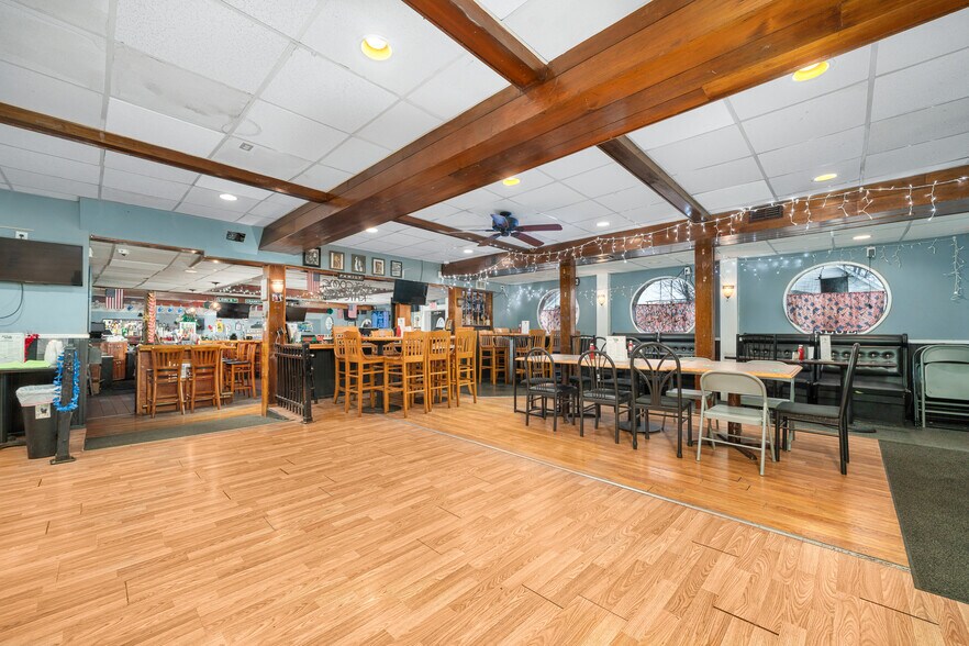 More Photos Of 1 Wall St, Cromwell Restaurant For Sale