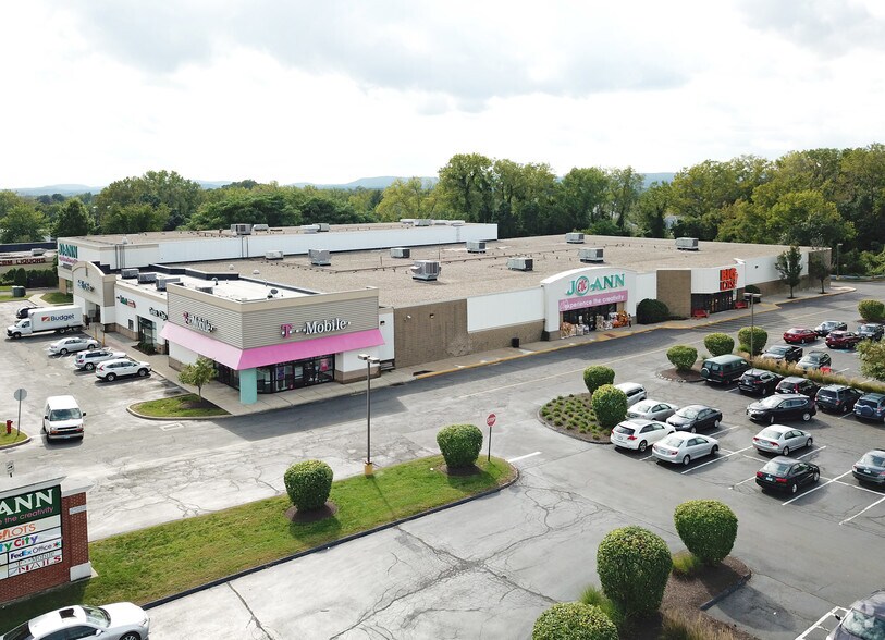 More Photos Of 3025-3123 Berlin Tpke, Newington Unknown For Sale