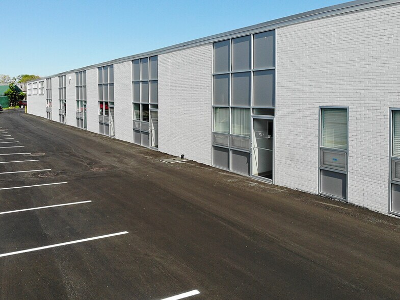 More Photos Of 50 Brook Ave, Deer Park Warehouse For Lease