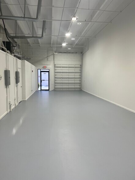 More Photos Of 3500 NW Boca Raton Blvd, Boca Raton Warehouse For Lease