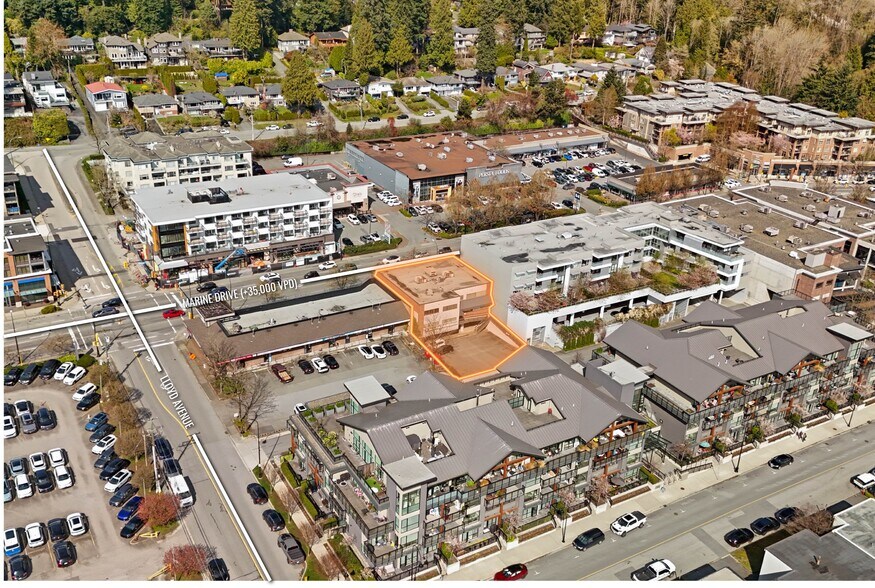 More Photos Of 1075 Marine Dr, North Vancouver Storefront Retail Office For Sale