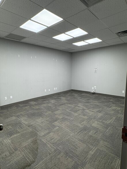 More Photos Of 300 Corporate Plz, Islandia Office For Lease