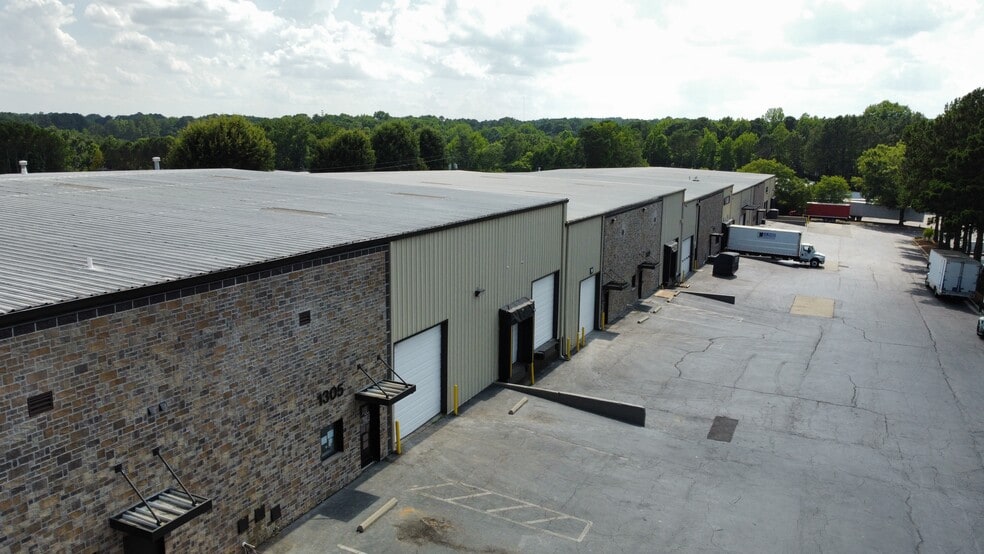 More Photos Of 1301-1317 Transport Dr, Raleigh Warehouse For Lease