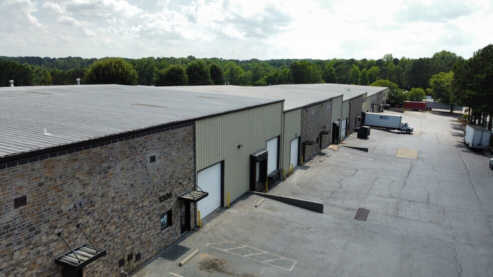 More Photos Of 1301-1317 Transport Dr, Raleigh Warehouse For Lease
