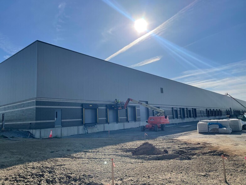 More Photos Of 450 Ben Franklin Blvd, Lancaster Distribution For Lease