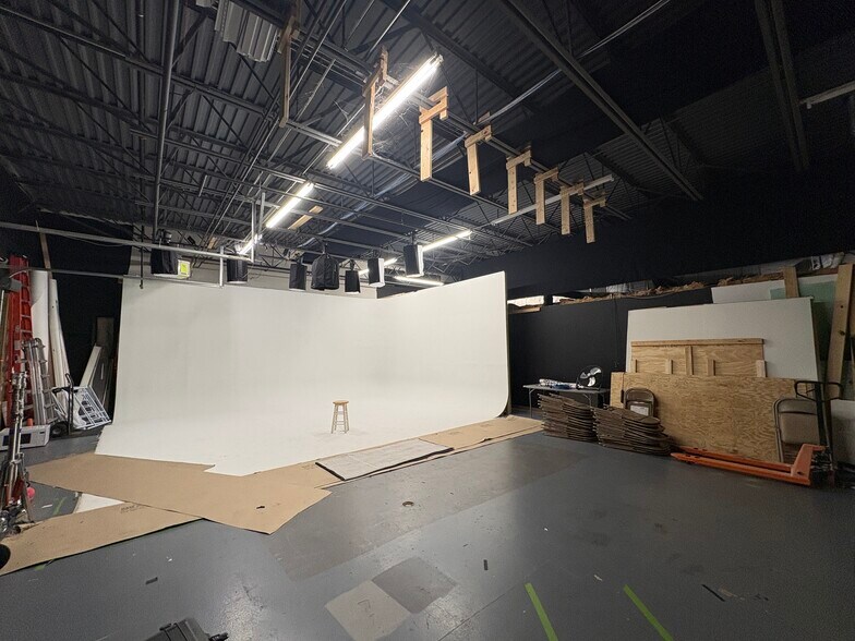 More Photos Of 750 Patrick Pl, Brownsburg Light Distribution For Lease
