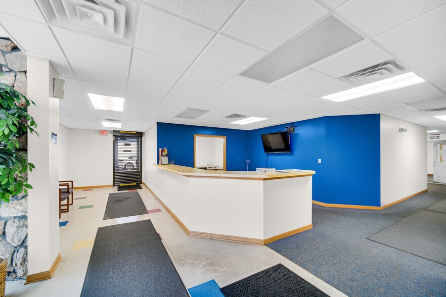 More Photos Of 7045 Calumet Ave, Hammond Light Distribution For Sale