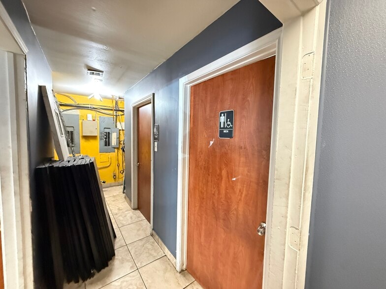 More Photos Of 8899 North Loop E, Houston Service Station For Sale